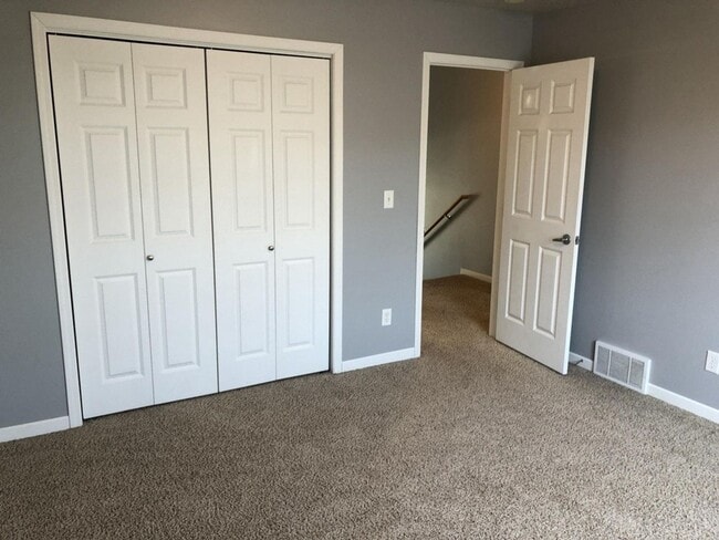 Building Photo - 3 Bed, 3 Bath Townhome in West Fargo!