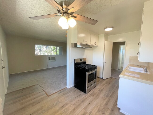 Building Photo - 100 S Altadena Dr