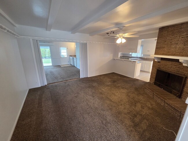 Building Photo - Charter Oak Home with 3 bedrooms, 2.5 baths