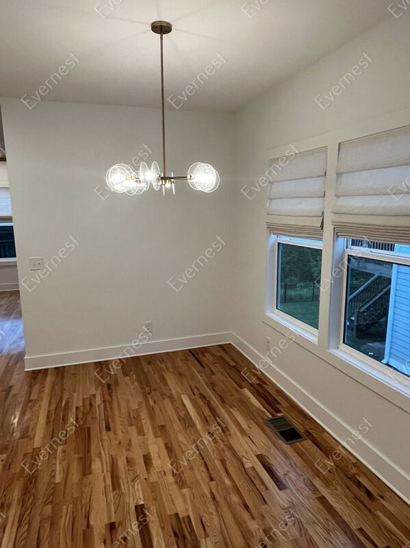Building Photo - 916 Crescent Hill Rd