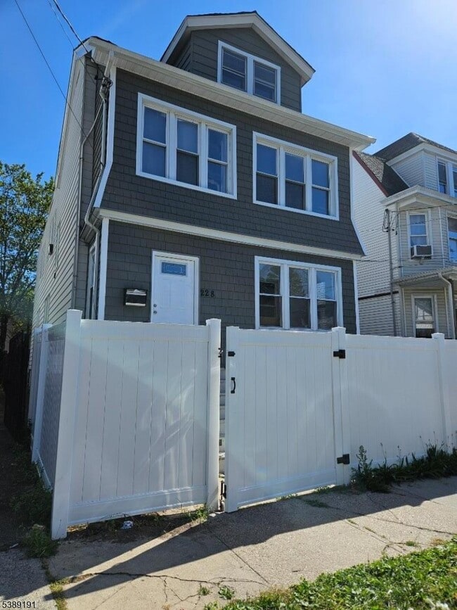 Primary Photo - 228 West End Ave