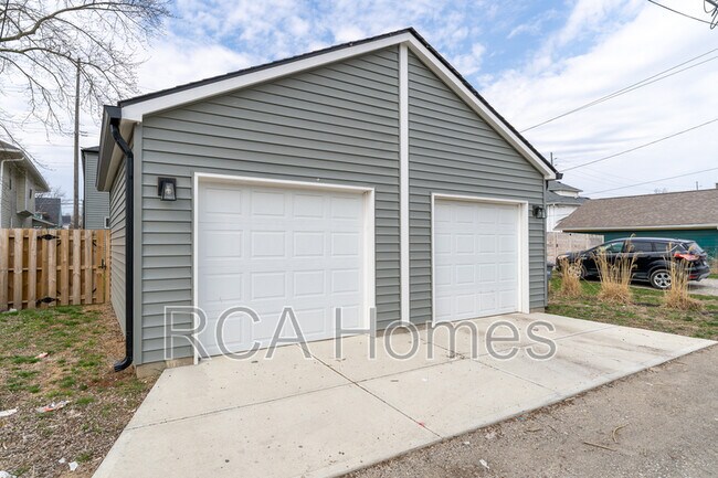 Building Photo - 849 N Rural St