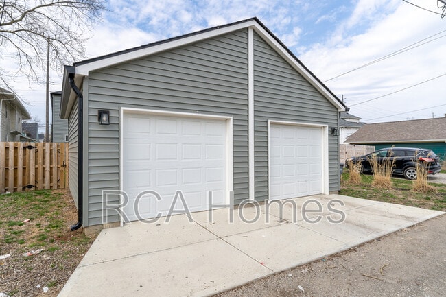Building Photo - 851 N Rural St