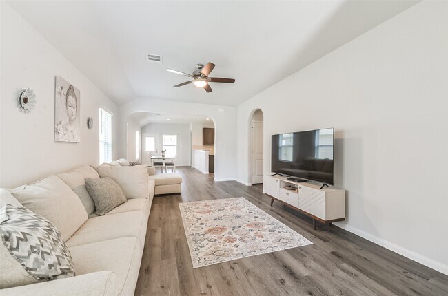 Building Photo - 5522 Briana Dee Dr