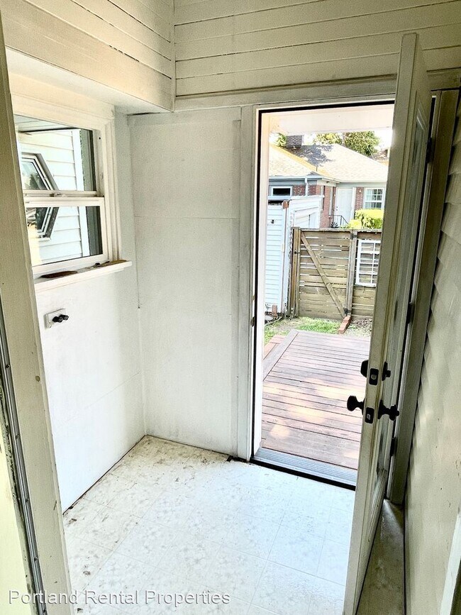 Building Photo - 2 br, 1 bath House - 5049 NE 10th Ave.