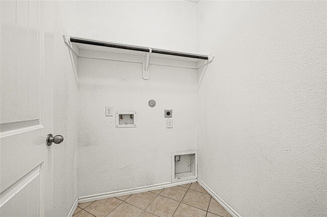Building Photo - 8238 Bay Run Ave