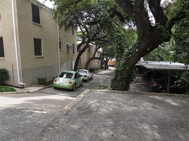 Building Photo - 912 E 32nd St