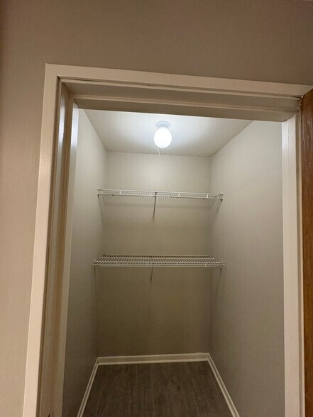 Building Photo - 1332 Geneva Dr