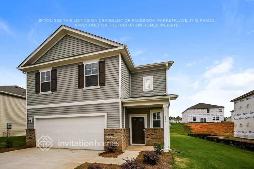 Building Photo - 814 Olde England Dr