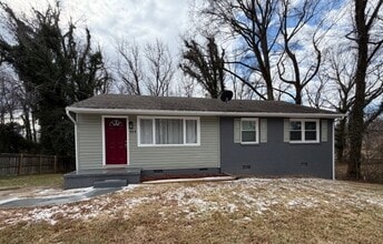 Building Photo - 904 Stephens St