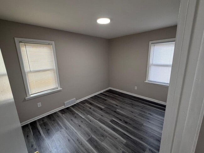 Building Photo - 3 Bedroom Renovated Ranch