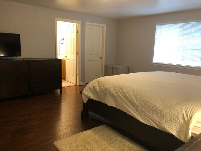 Building Photo - 20205 Star Ridge Ct