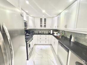 Building Photo - 3140 S Ocean Dr