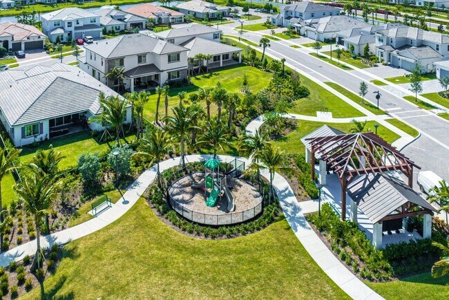 Building Photo - 9237 Crestview Cir
