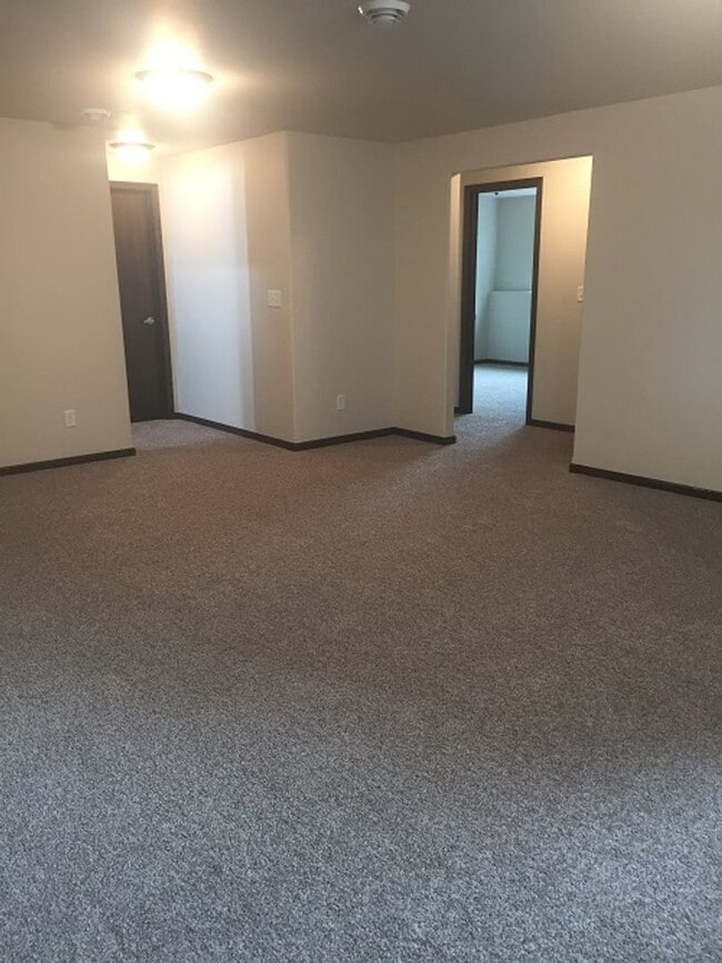 Building Photo - 3 Bed 2 Bath Twin Home