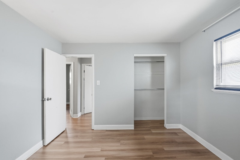 Building Photo - 5104 Elmhurst Dr