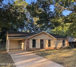 Building Photo - 2705 Magnolia Dr