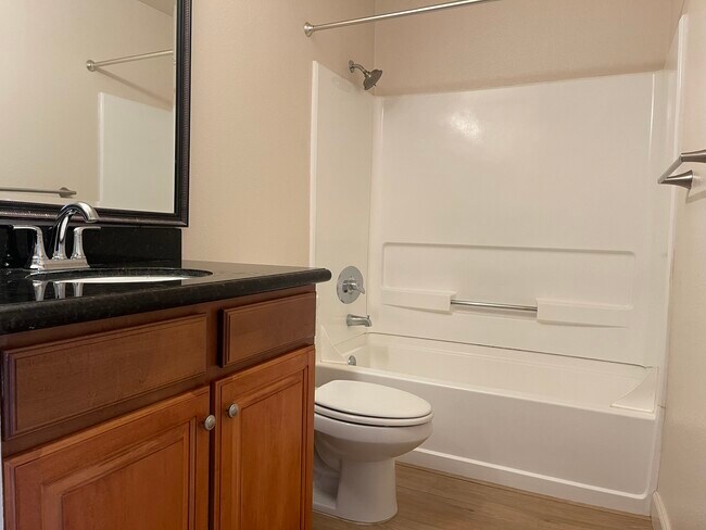 Building Photo - 764 Teatree Ct