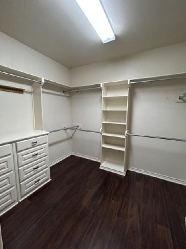 Building Photo - 617 Huntwick Ln