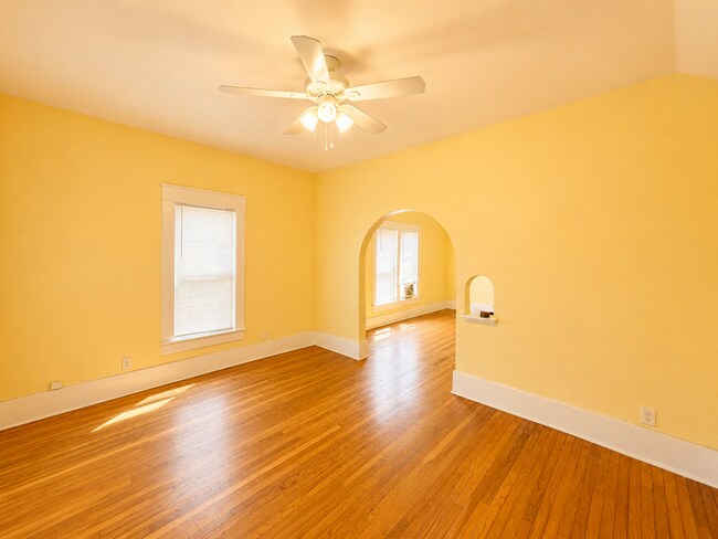Building Photo - Two-Bedroom Duplex in Shawnee