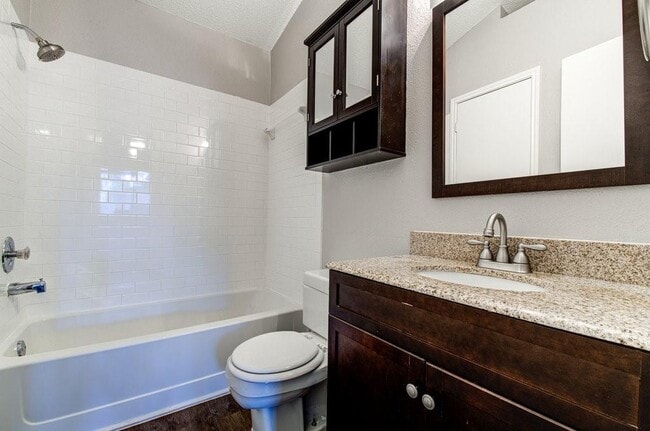 Building Photo - 12922 Meehan Dr