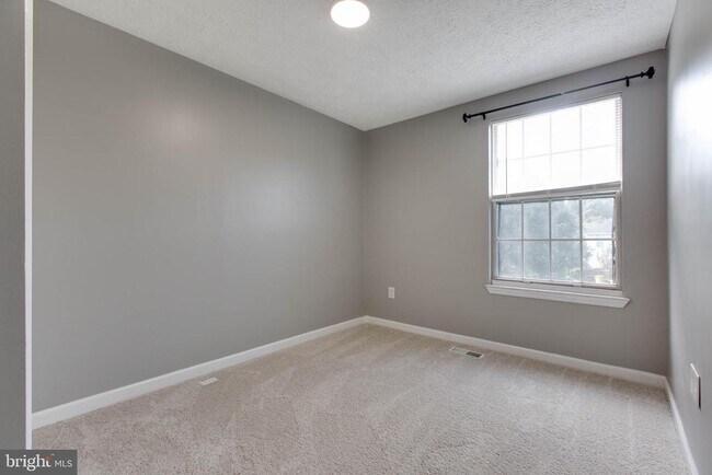 Building Photo - 682 Willowby Run