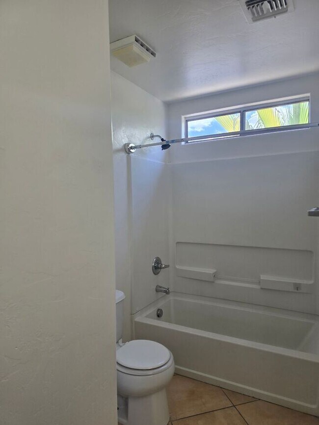 Building Photo - Large 4 bedroom home with Den - Corner lot...