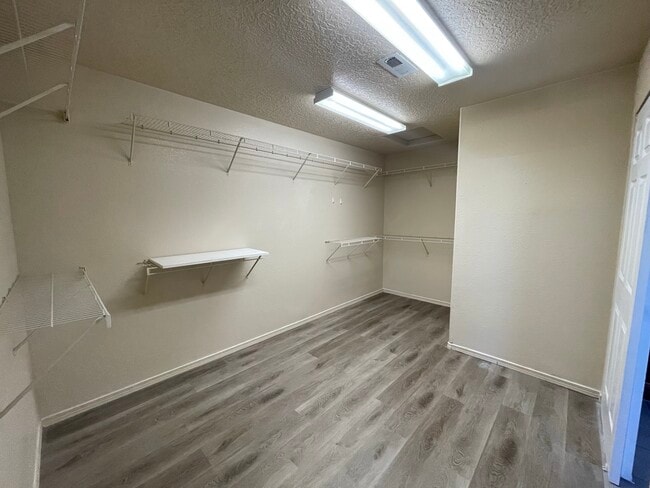 Building Photo - 9620 Sundoro Pl NW