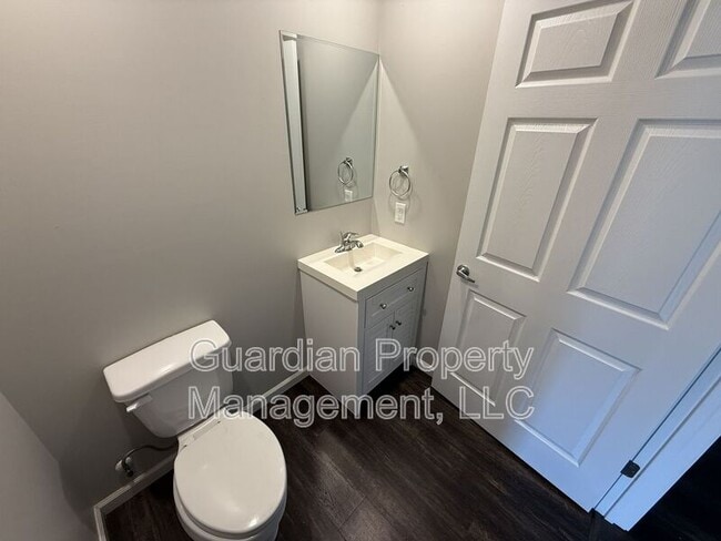 Building Photo - 1800 Sun Valley Rd