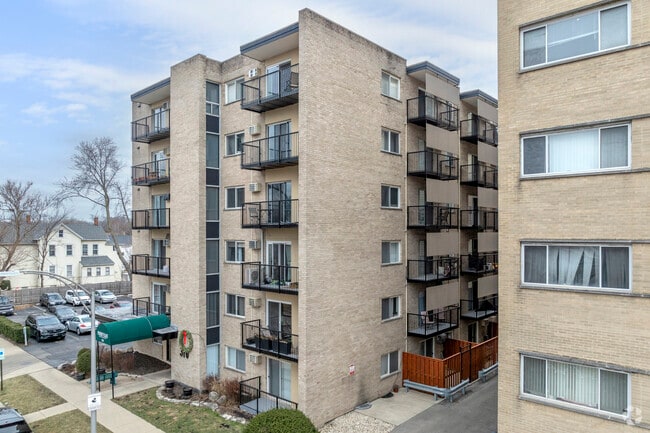 Building Photo - Forest Place Condominiums