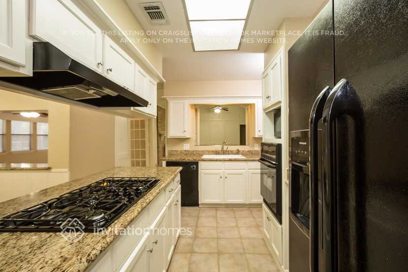 Building Photo - 12103 Silver Creek Dr