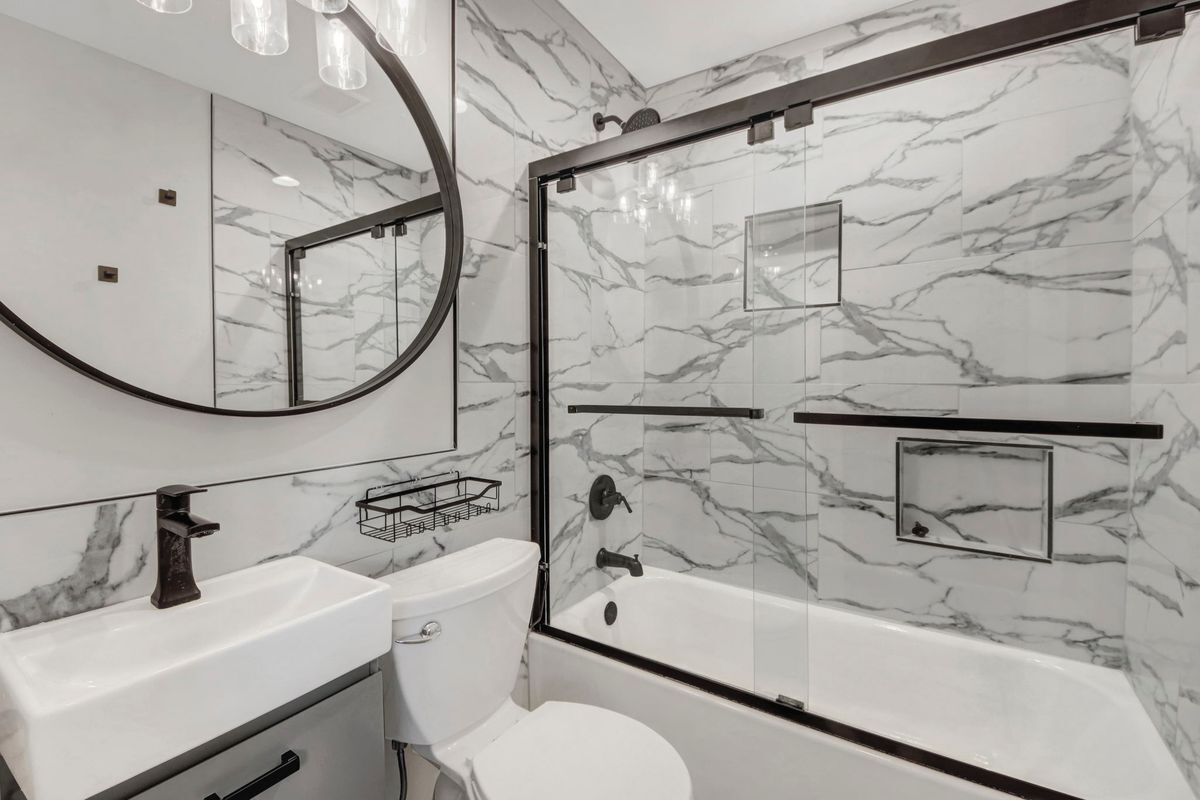 Building Photo - 2692 Rockcliff Rd SE