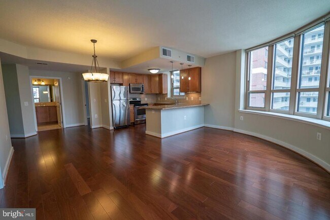 Building Photo - 888 N Quincy St