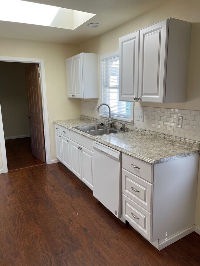 Building Photo - PROD3327