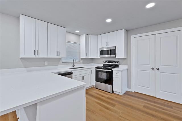 Building Photo - 717 Bonham St