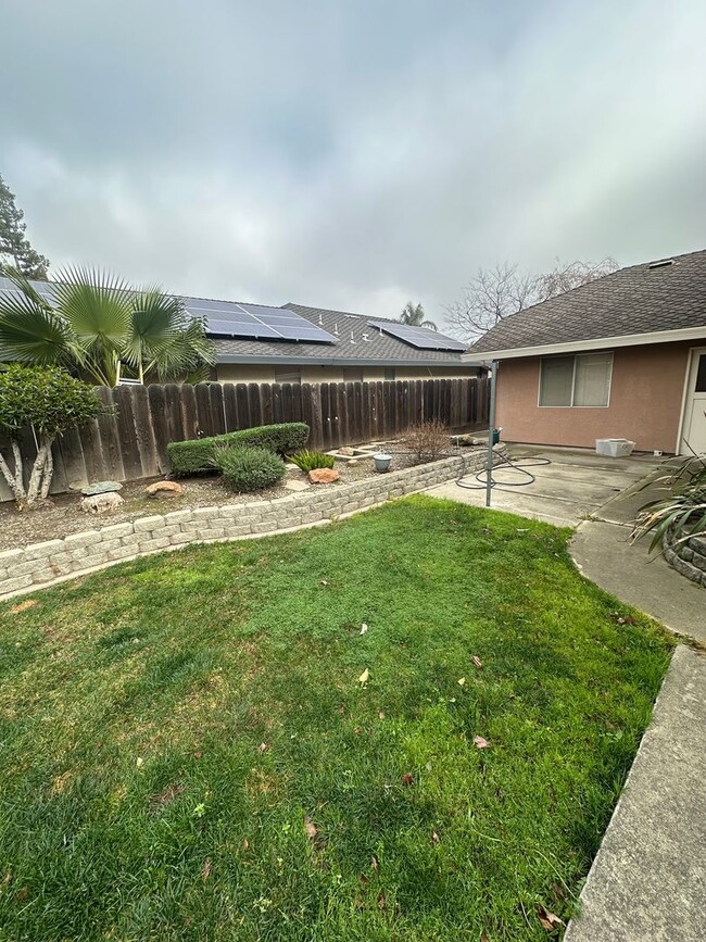 Building Photo - Beautiful 4 Bedroom Family Home!