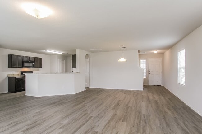 Building Photo - 305 Shelby Meadow Dr