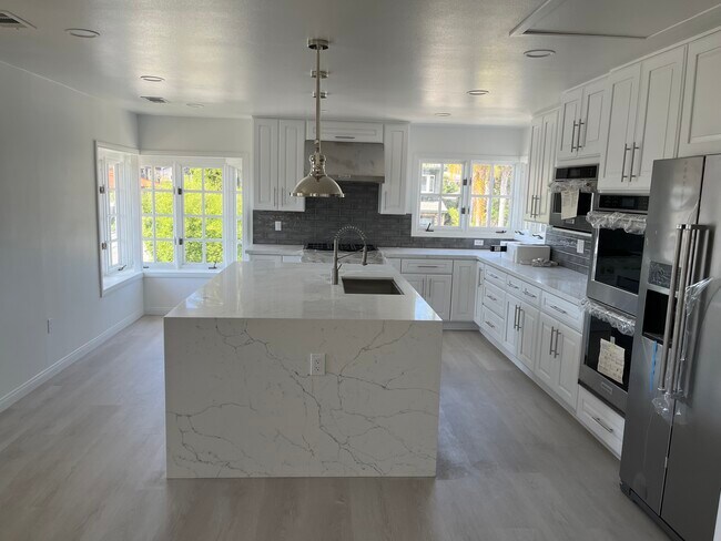 Building Photo - 26956 Calle Maria