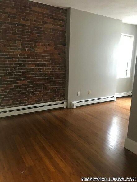 Building Photo - 338 Warren St