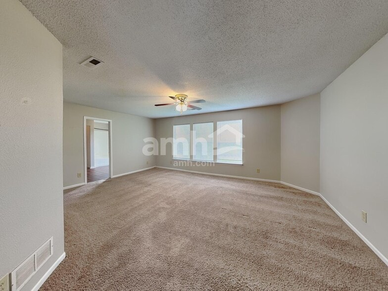 Building Photo - 10296 Kings Gap Way