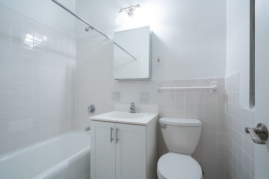 Building Photo - 111 E 89th St