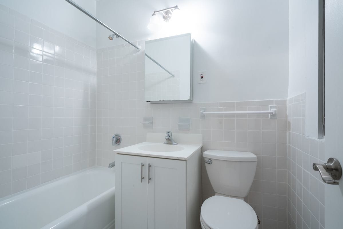 Building Photo - 111 E 89th St