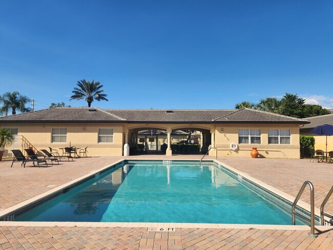 Building Photo - 2060 Greenview Shores Blvd