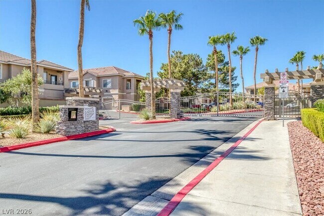 Building Photo - 9901 Trailwood Dr