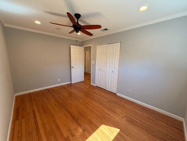 Building Photo - 362 Penn Way