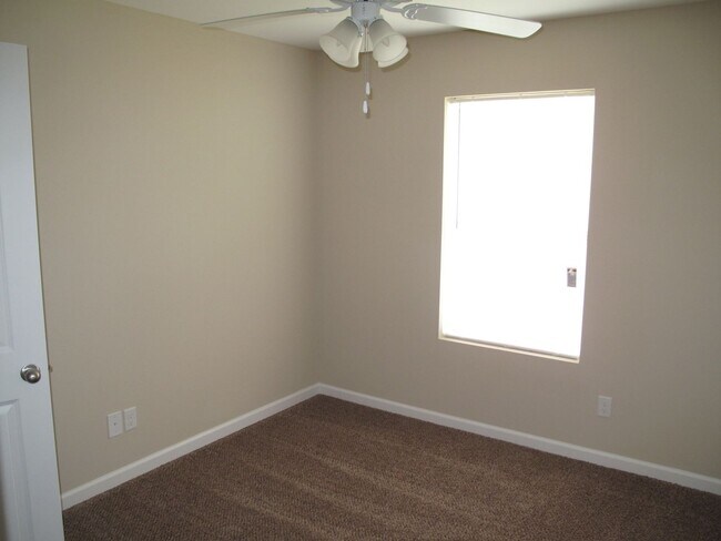 Building Photo - 160 Connor Lp