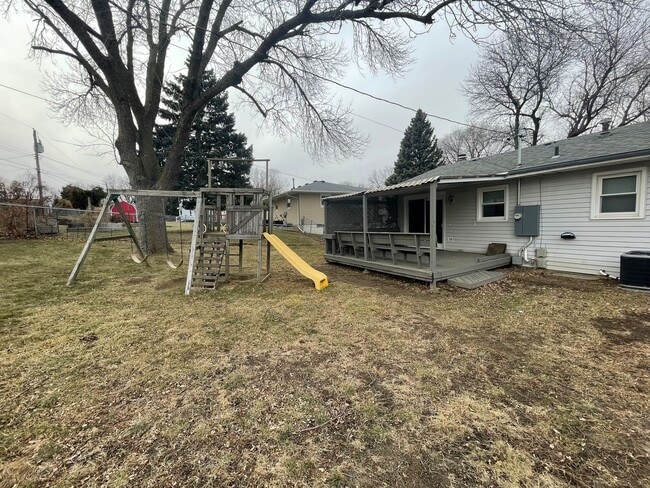 Building Photo - Newly updated! 3 bedroom, 2 bath home located near Skyview Lake! More updated photos to come!