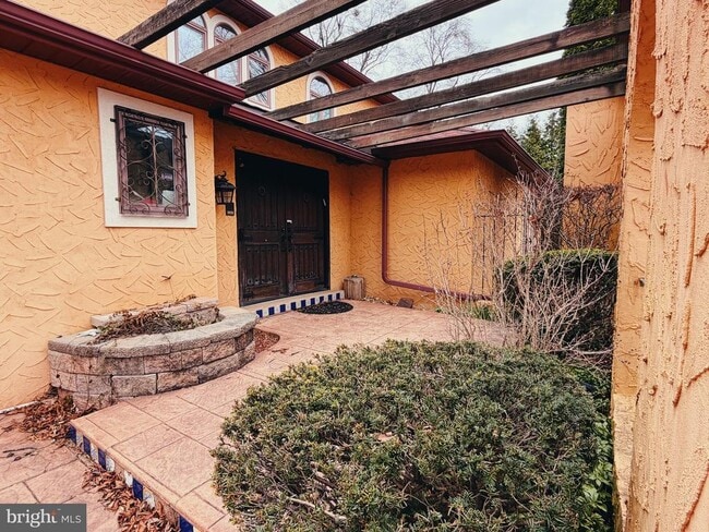 Building Photo - 1317 Mettler Rd