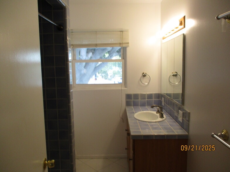 Building Photo - 4400 Overland Ave