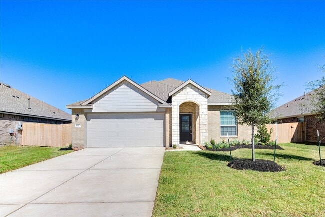 Building Photo - 5023 Lavaridge Dr